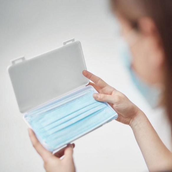 SET DI 4 MASCHERINE  IN ASTUCCIO