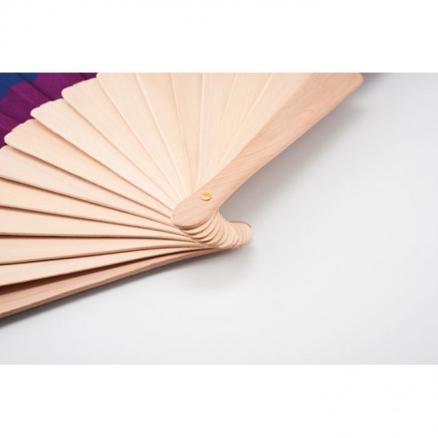 Ventaglio arcobaleno con aste in legno