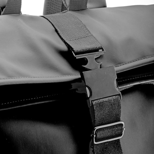 Zaino in soft PU water resistant...