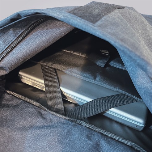 Zaino rolltop in rpet effetto jeans...